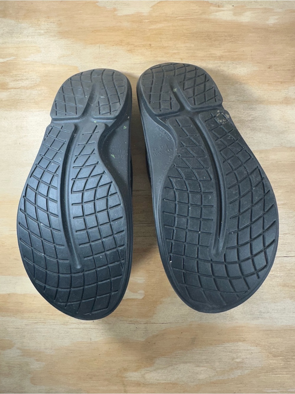 OOFOS Black Slide Sandals Men’s Size 9 - Picture 6 of 7